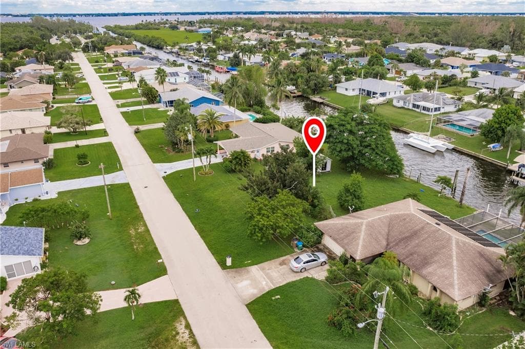 2220 SE 15th TER CAPE CORAL, FL 33990