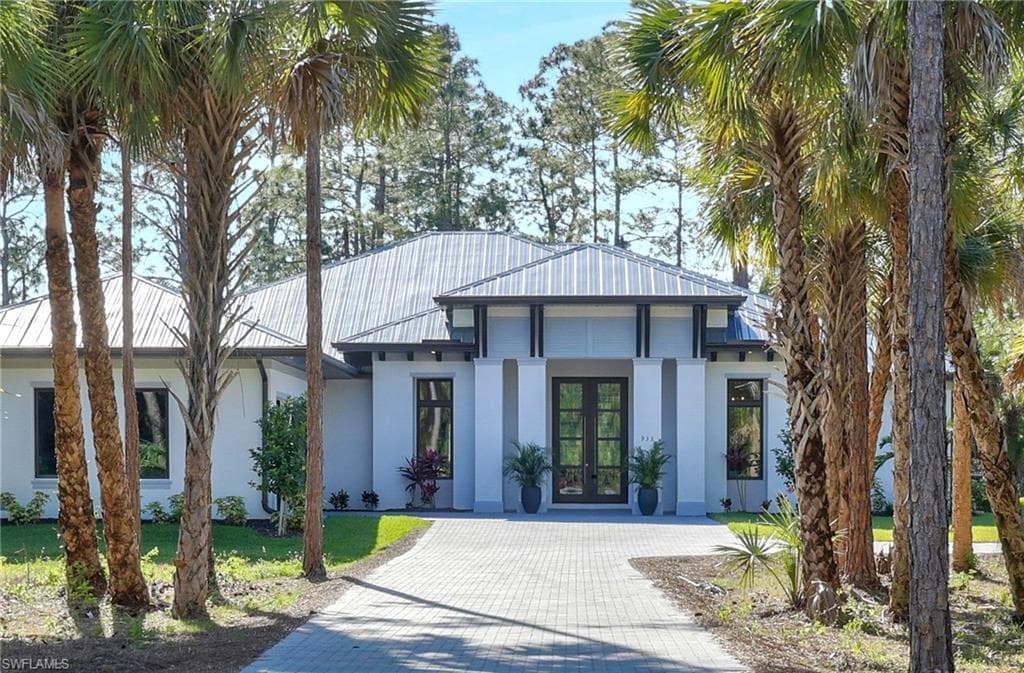 933 11th ST SW NAPLES, FL 34117