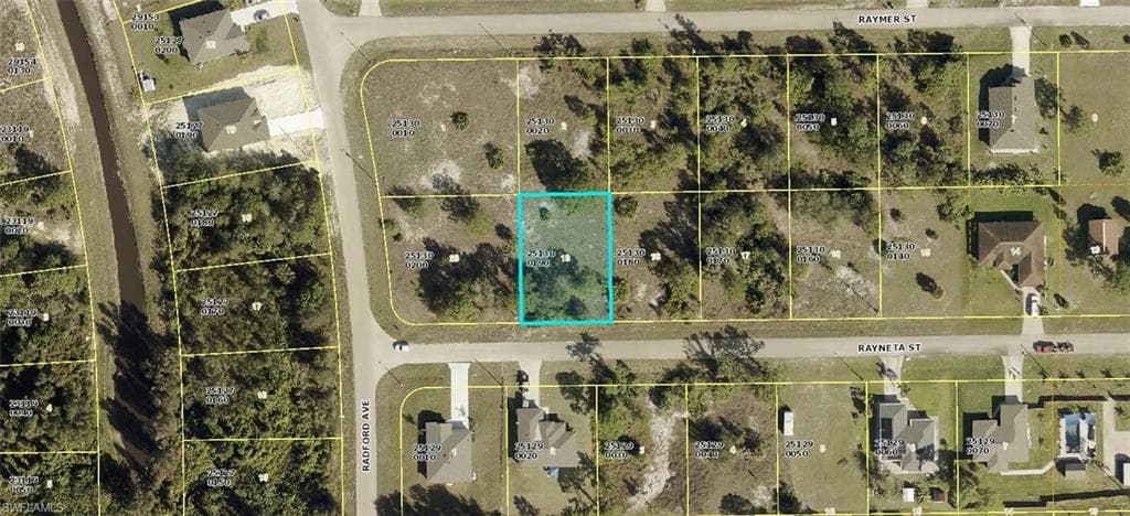 435 Rayneta ST LEHIGH ACRES, FL 33974