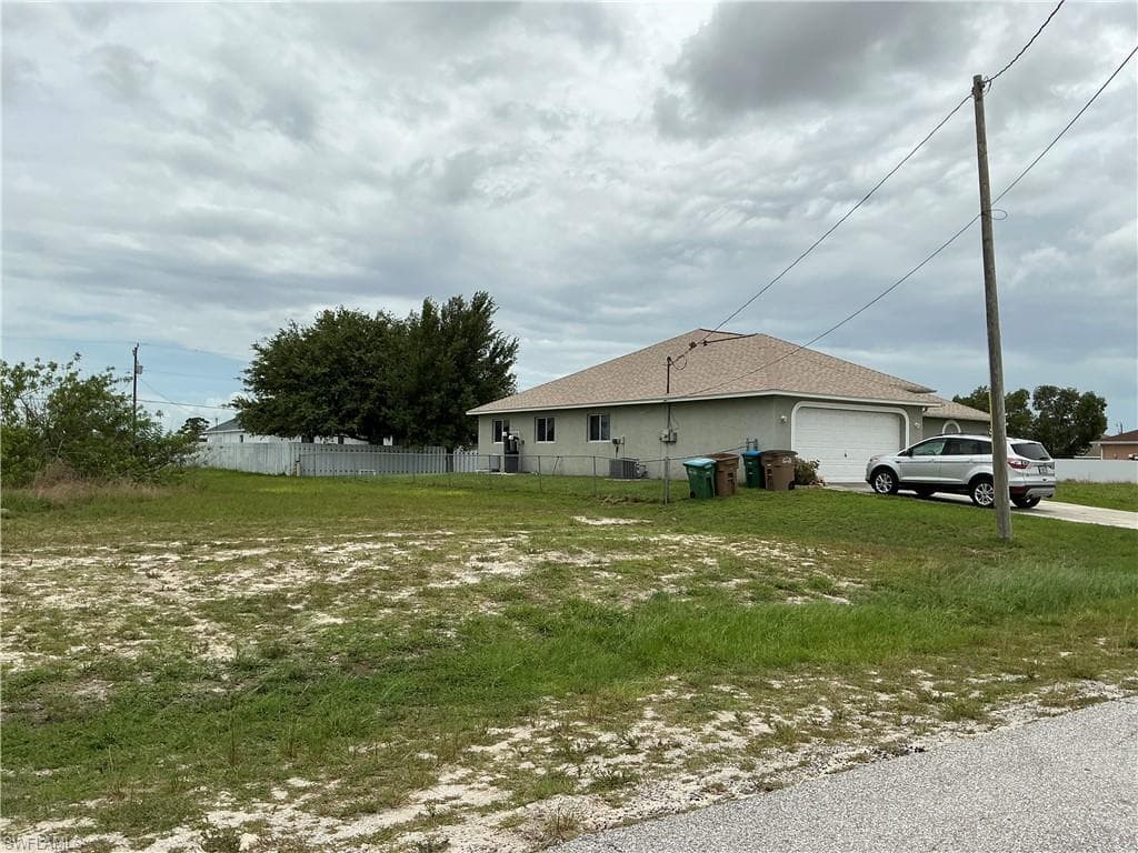 1726 17th ST CAPE CORAL, FL 33993
