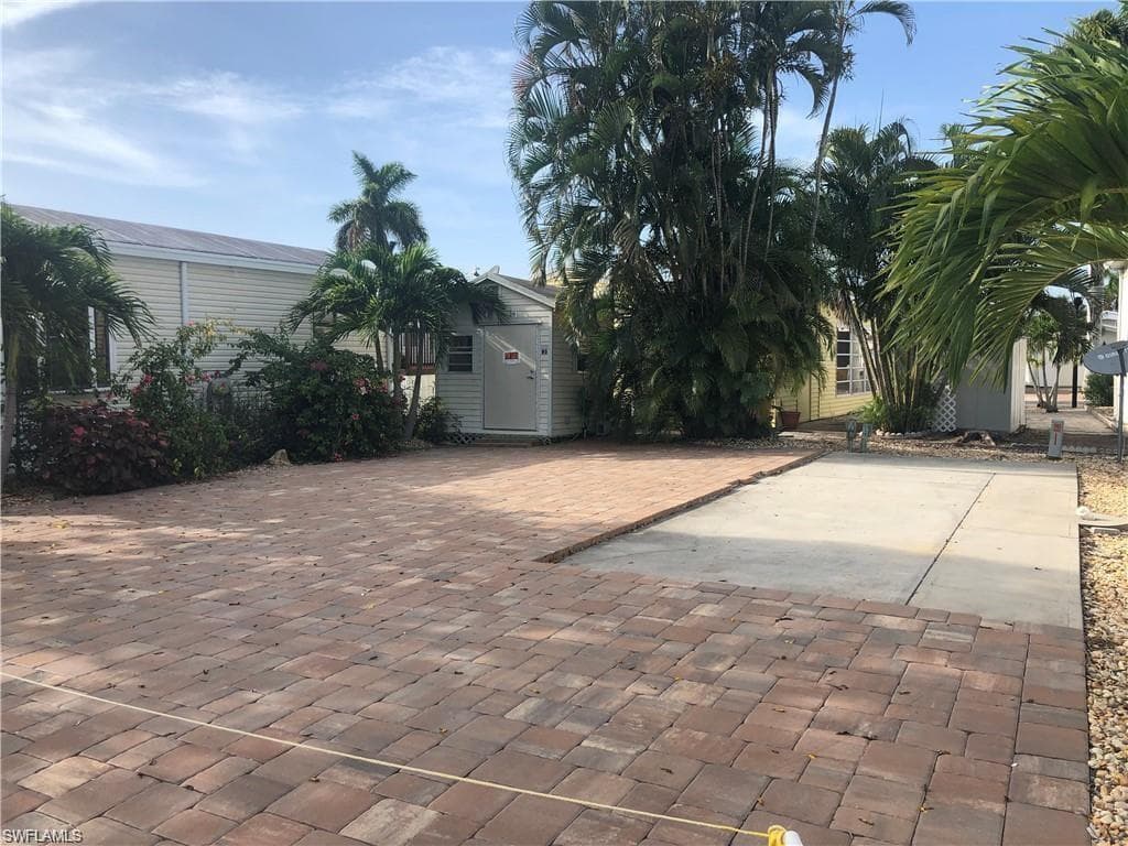 5628 Red Bird LN FORT MYERS, FL 33908