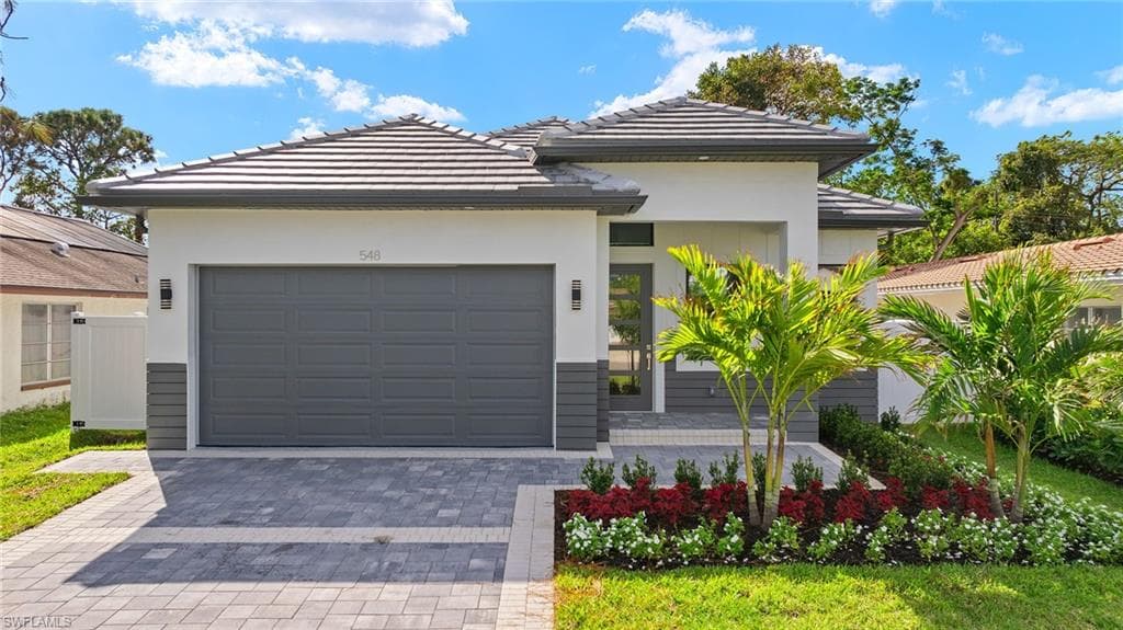 548 109th AVE N NAPLES, FL 34108