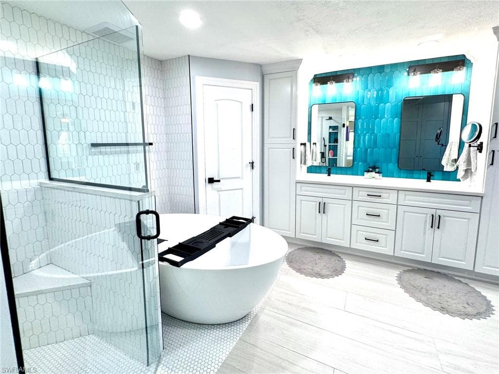 233 Pinehurst CIR NAPLES, FL 34113