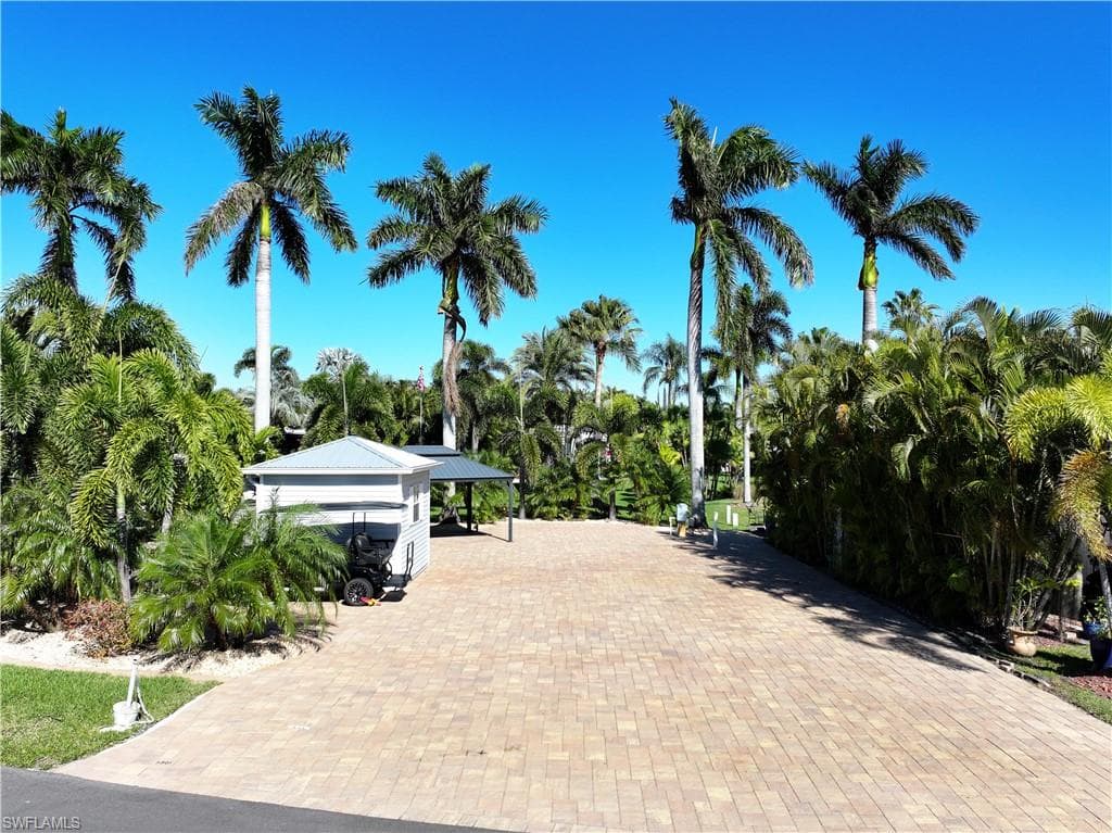 5861 MAPLEWOOD CT FORT MYERS, FL 33905
