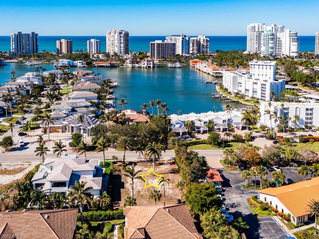 3940 Crayton RD NAPLES, FL 34103