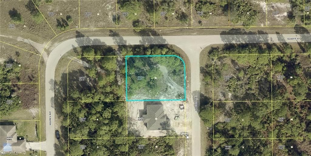 704 Glacier AVE LEHIGH ACRES, FL 33974