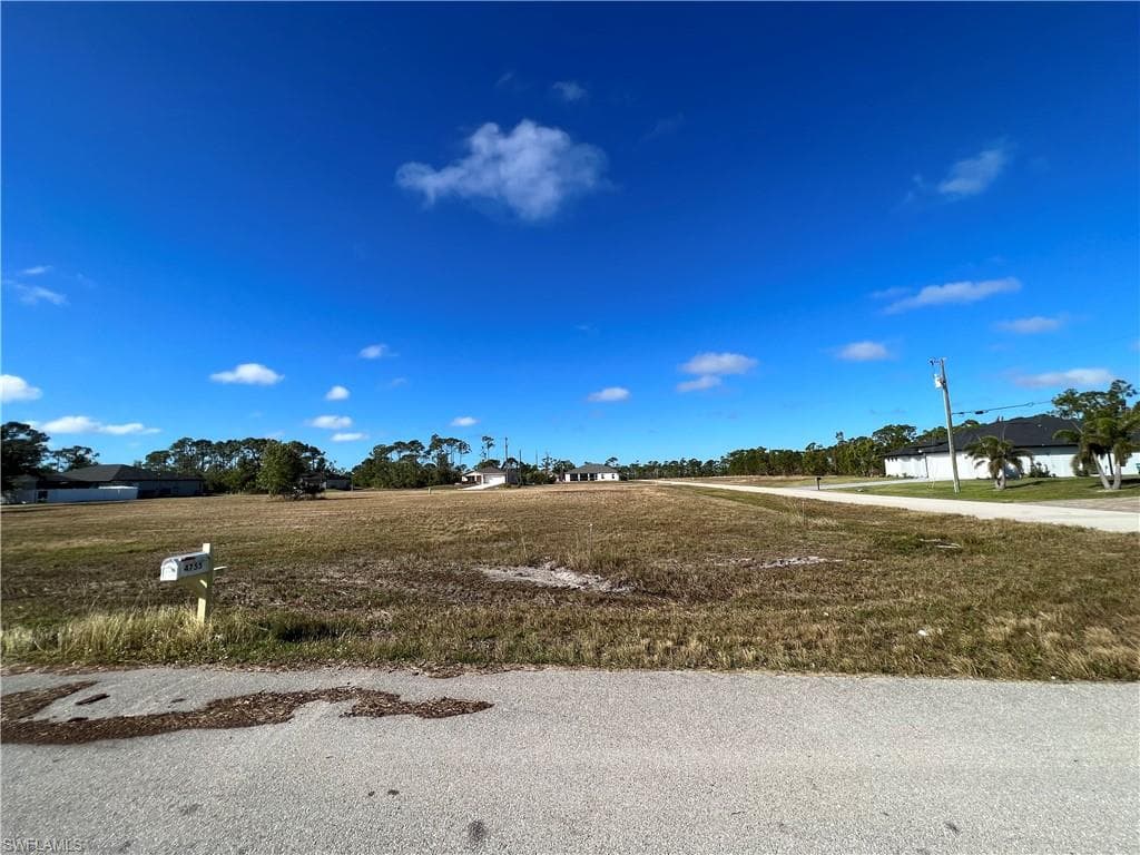 4752 39th AVE CAPE CORAL, FL 33993