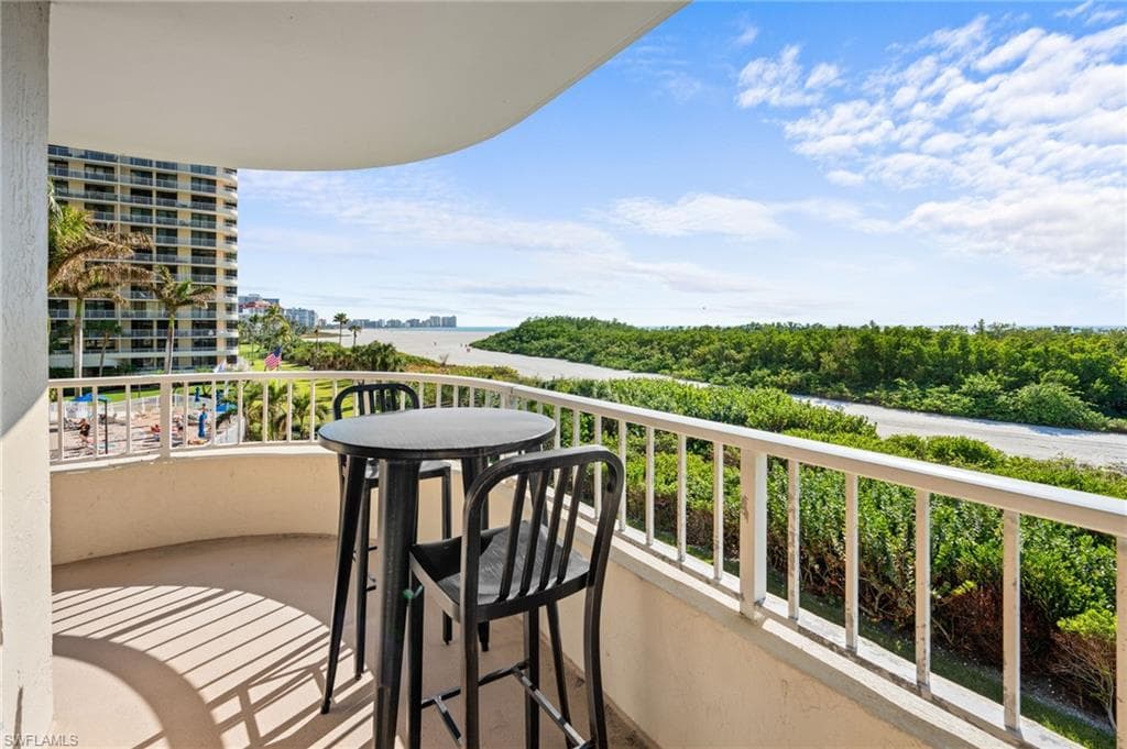 440 Seaview CT 311 MARCO ISLAND, FL 34145