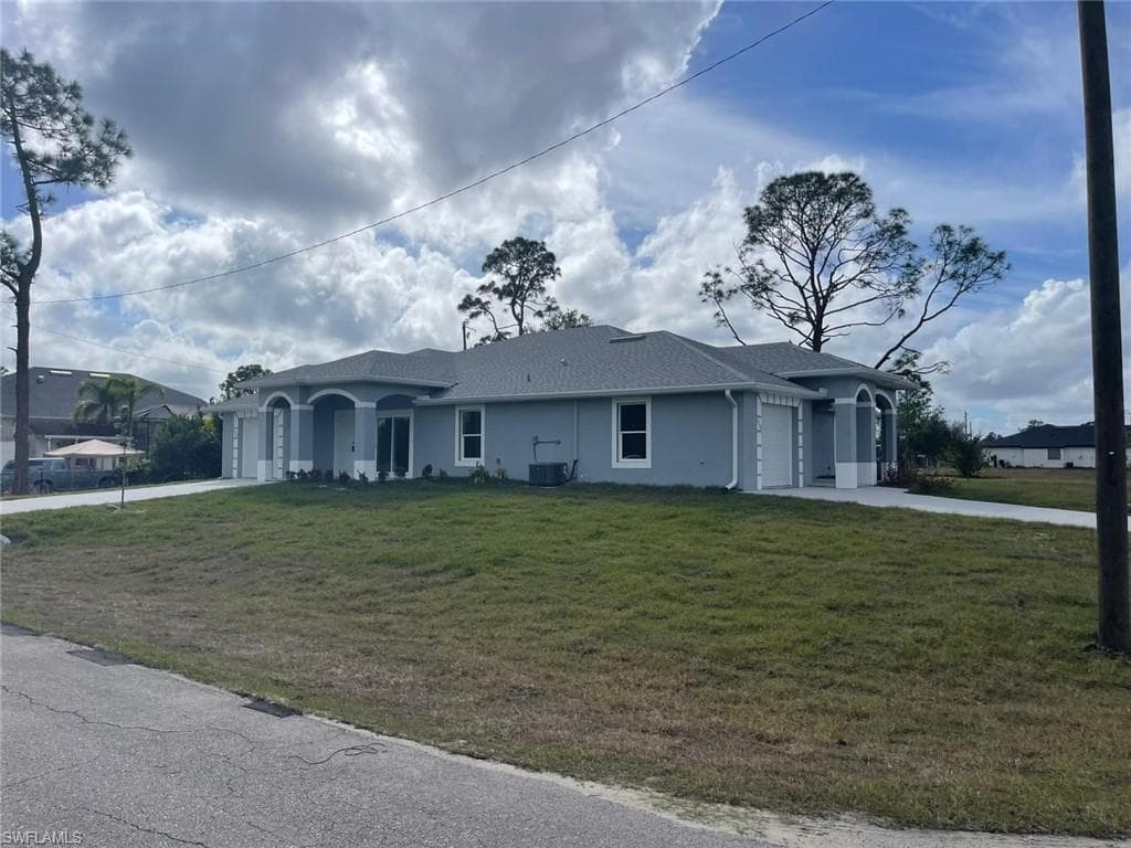 2201/2203 BUNKER RD LEHIGH ACRES, FL 33973