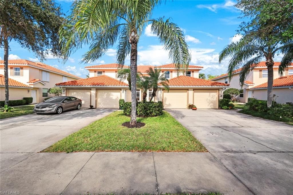 377 Robin Hood CIR 102 NAPLES, FL 34104