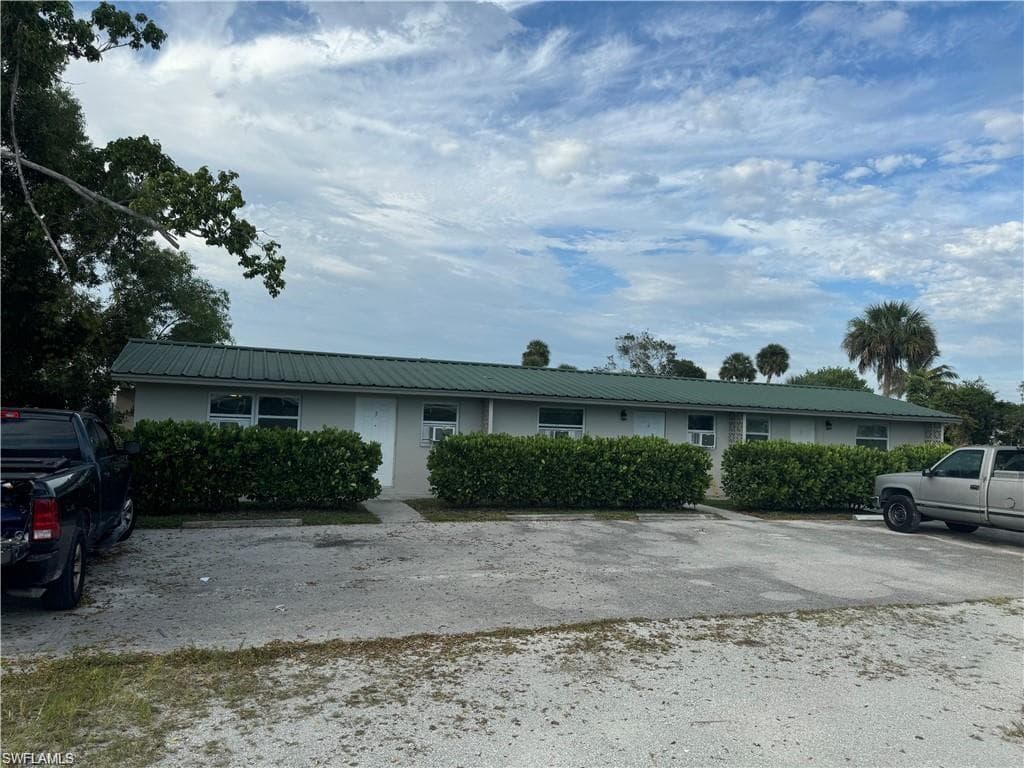 4602 Gulfstream DR NAPLES, FL 34112