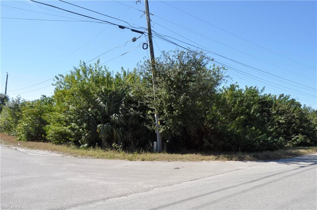 4201 15th ST SW LEHIGH ACRES, FL 33976