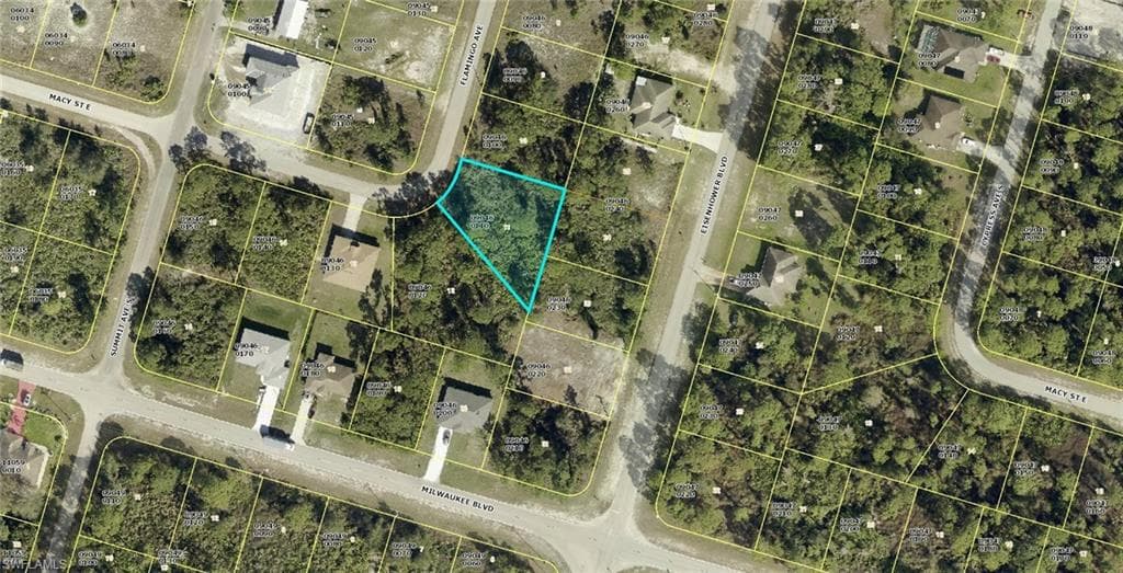 577 Flamingo AVE S LEHIGH ACRES, FL 33974