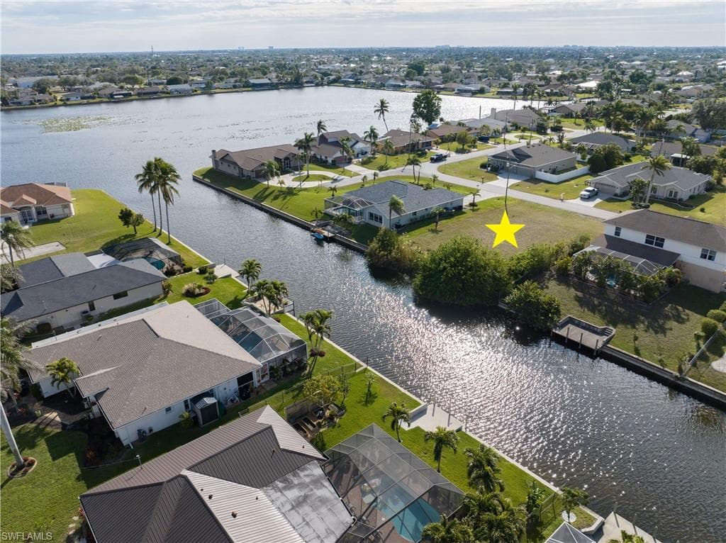 527 SW 35th TER CAPE CORAL, FL 33914