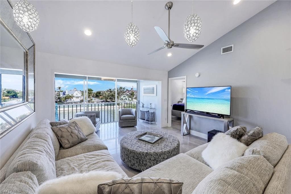 10684 Gulf Shore DR B-302 NAPLES, FL 34108