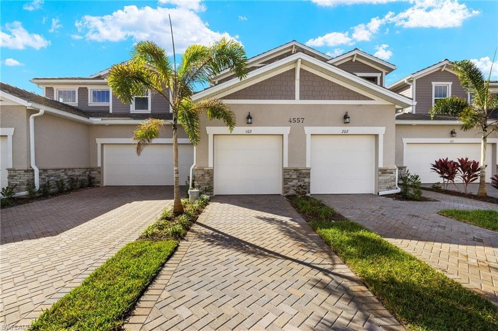 4557 Arboretum CIR 102 NAPLES, FL 34112