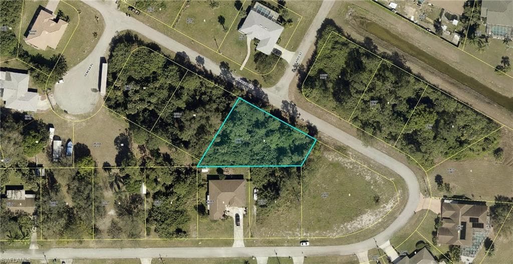 842 Geneva ST LEHIGH ACRES, FL 33974