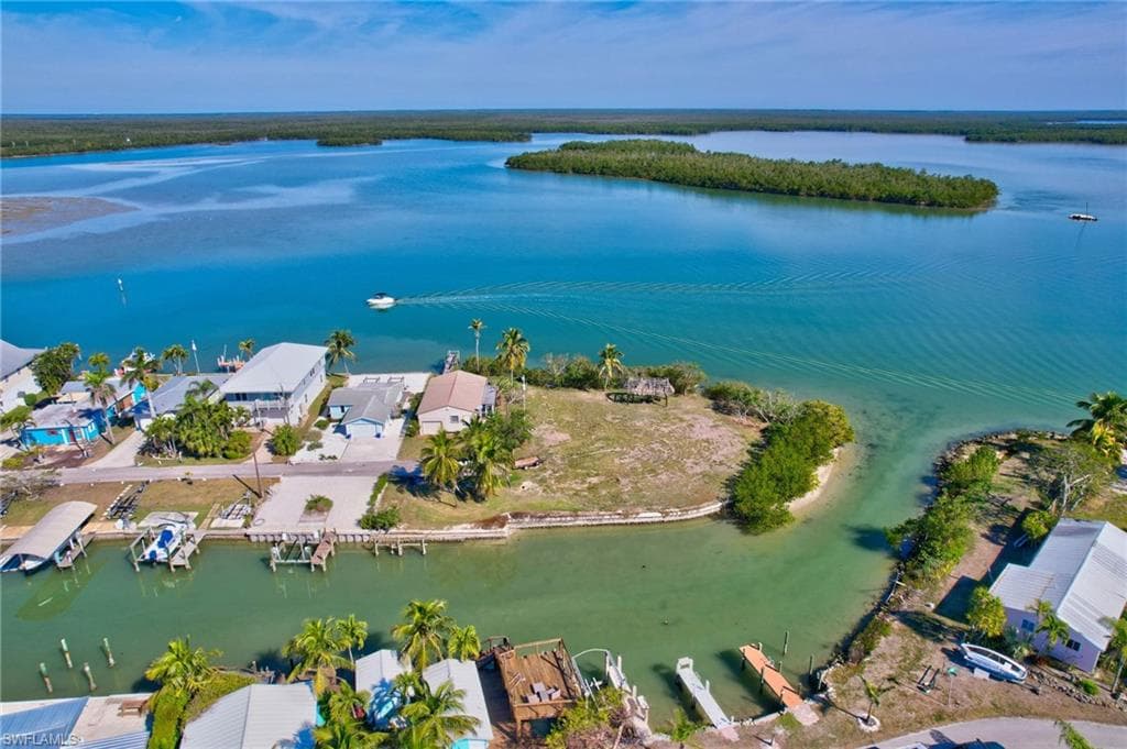 105 Bayshore WAY GOODLAND, FL 34140