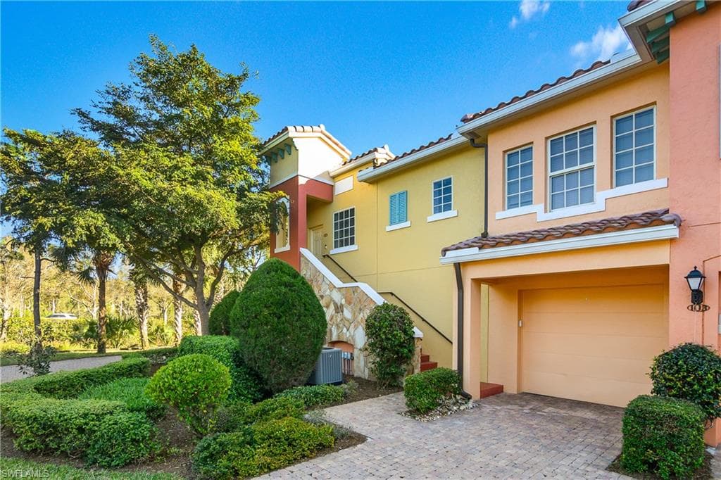 8681 Piazza Del Lago CIR 202 ESTERO, FL 33928