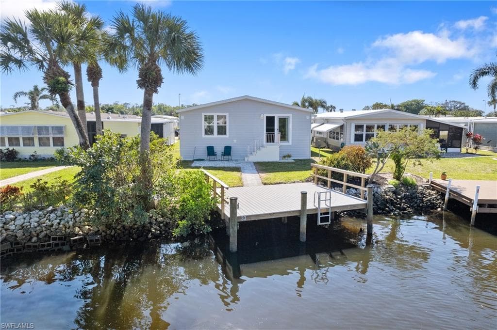 33 Aquamarine AVE 33Q NAPLES, FL 34114