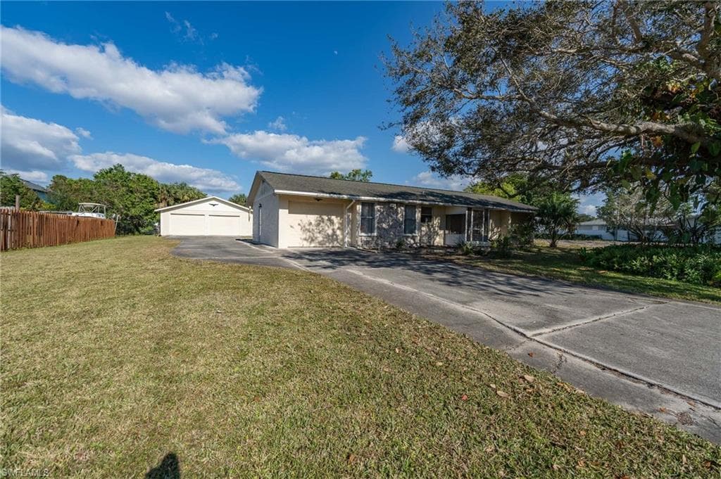 120 4th ST NAPLES, FL 34113