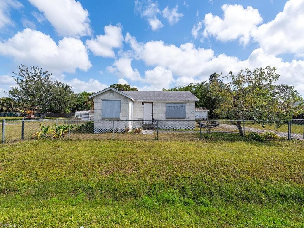 2439 Bayside ST NAPLES, FL 34112