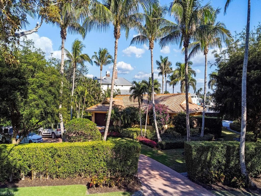 1825 Gordon DR E NAPLES, FL 34102