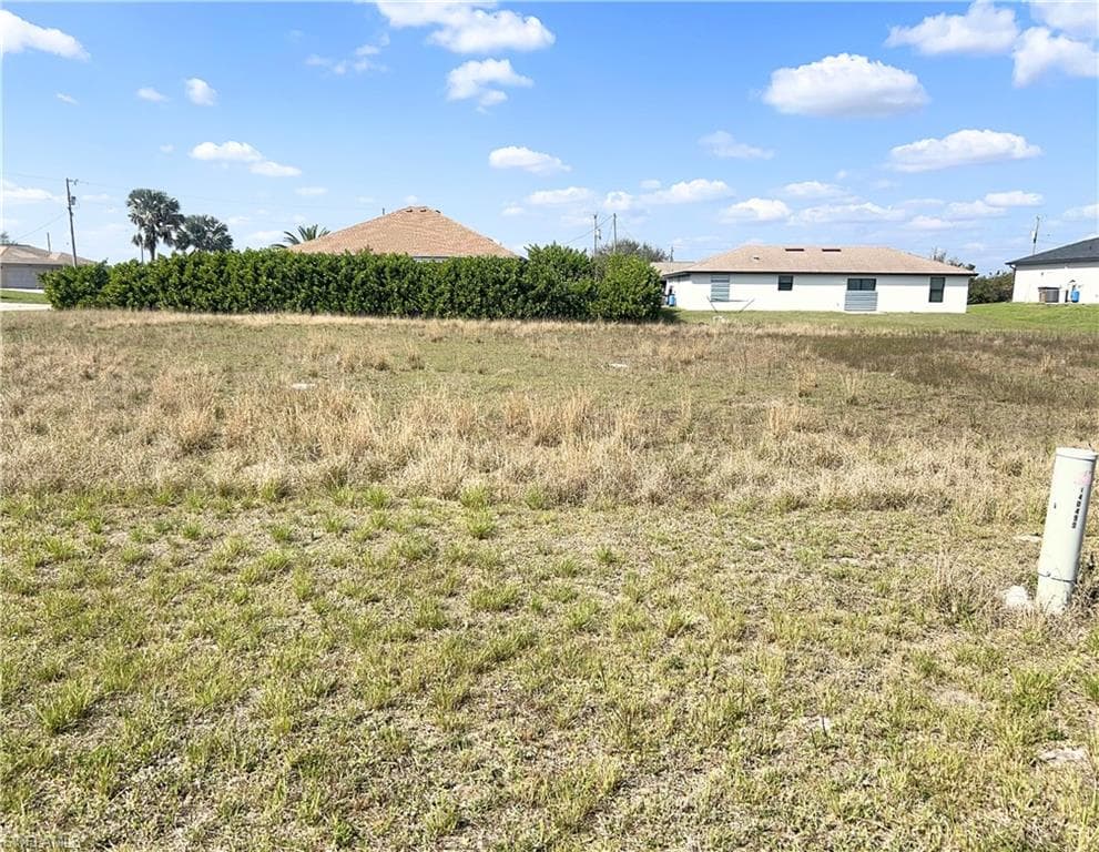 211 Patio CIR LEHIGH ACRES, FL 33974