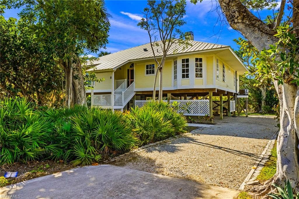 551 Sea Oats DR SANIBEL, FL 33957
