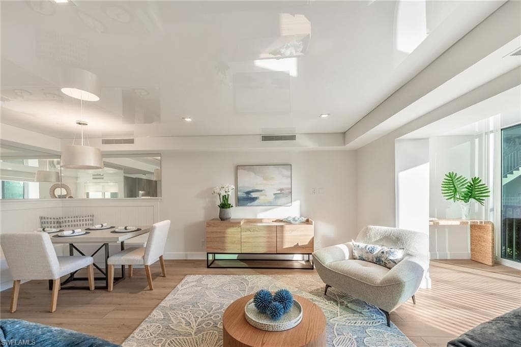 222 Harbour DR 106 NAPLES, FL 34103