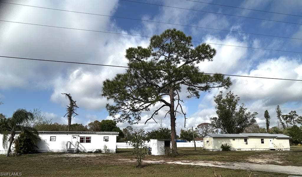 7904-7906 Hart DR NORTH FORT MYERS, FL 33917