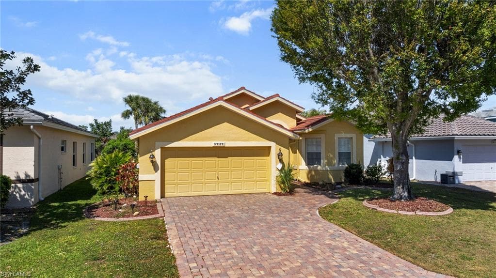 8121 Breton CIR FORT MYERS, FL 33912