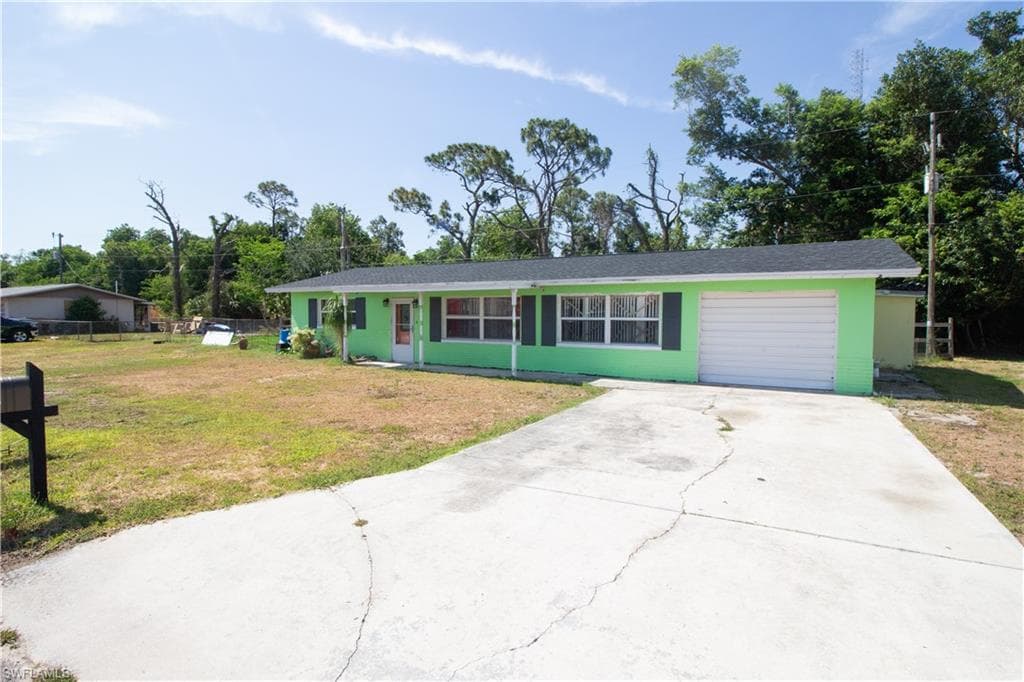 16 Glenmont DR W NORTH FORT MYERS, FL 33917