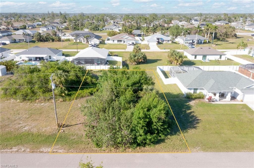1527 NE 33rd LN CAPE CORAL, FL 33909