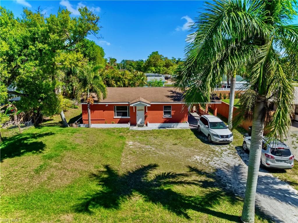 217 Crescent Lake DR NORTH FORT MYERS, FL 33917