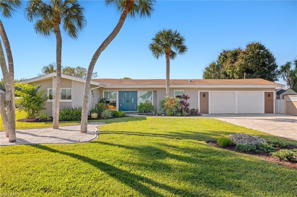 1736 Castaway ST NORTH FORT MYERS, FL 33917
