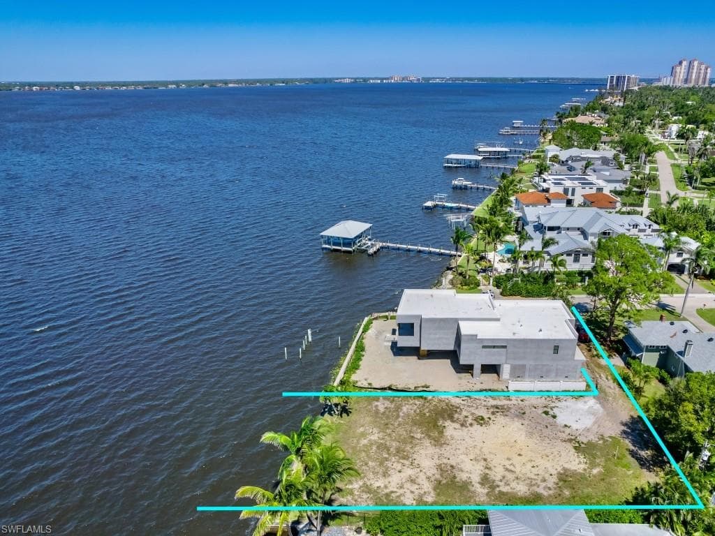 1204 Alhambra DR FORT MYERS, FL 33901
