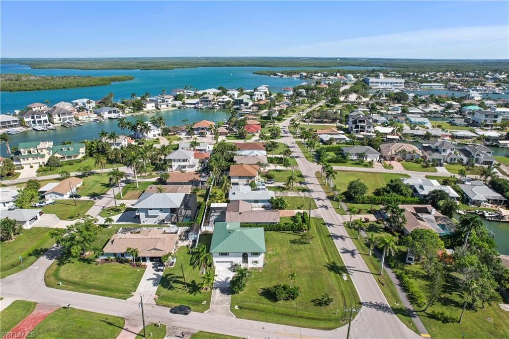 103 Tahiti CIR NAPLES, FL 34113