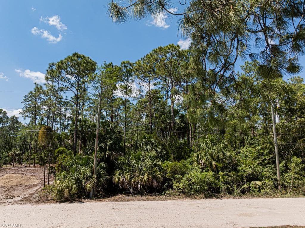xxx DELLA DR NAPLES, FL 34117