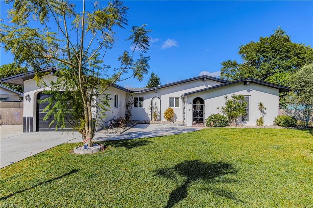 106 Starview AVE LEHIGH ACRES, FL 33936