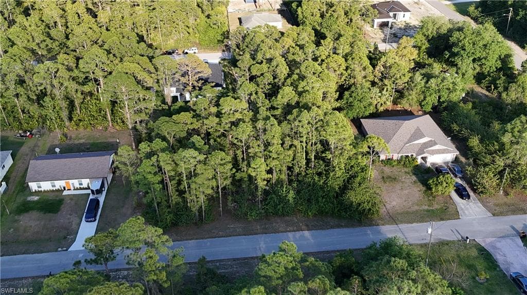 2004 Robert AVE ALVA, FL 33920