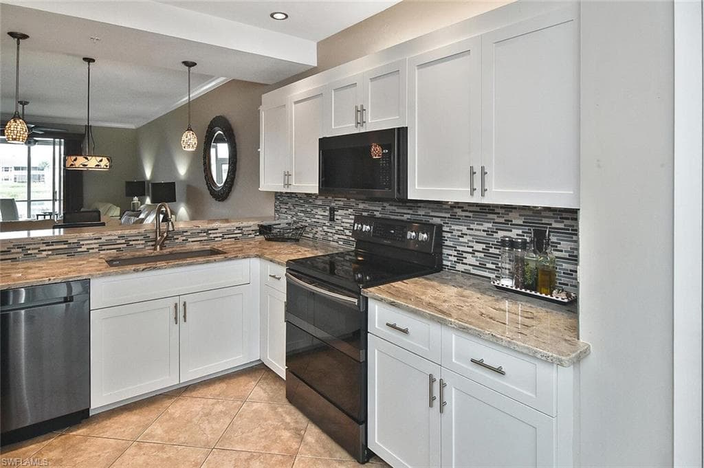 8099 Queen Palm LN 213 FORT MYERS, FL 33966
