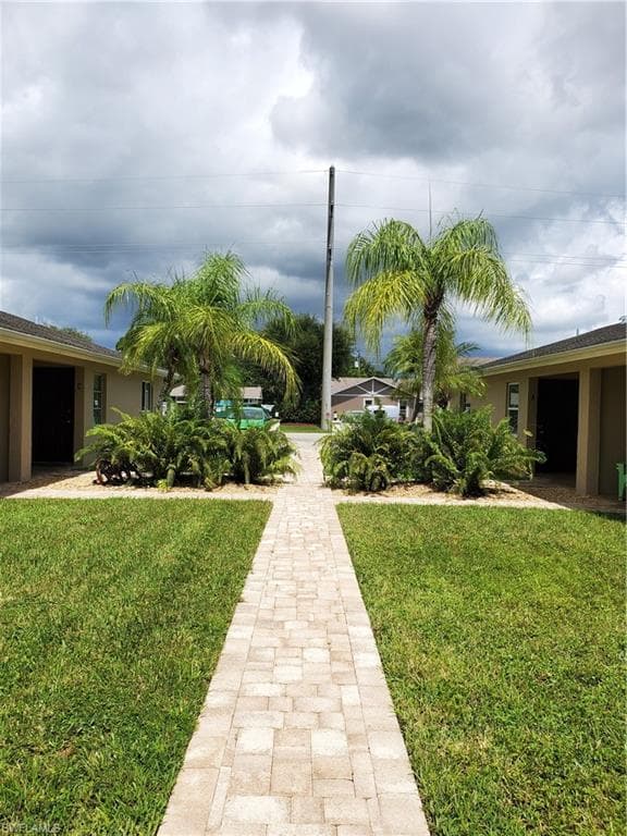1102 SE 8th TER CAPE CORAL, FL 33990