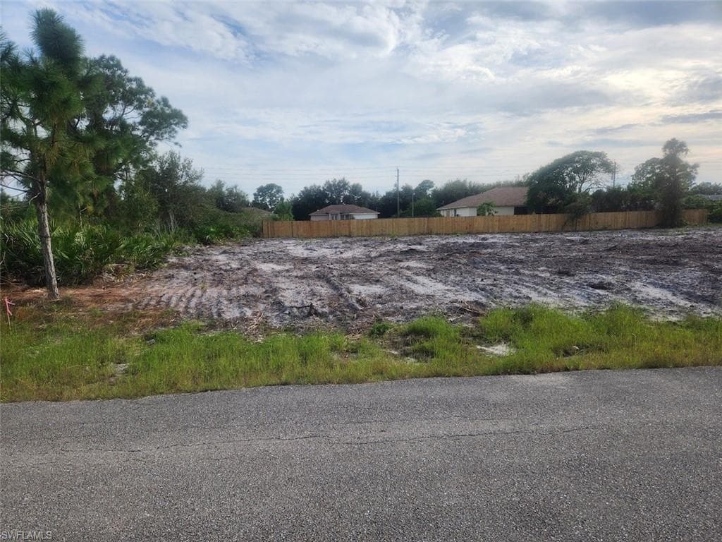 2511 43rd ST W LEHIGH ACRES, FL 33971