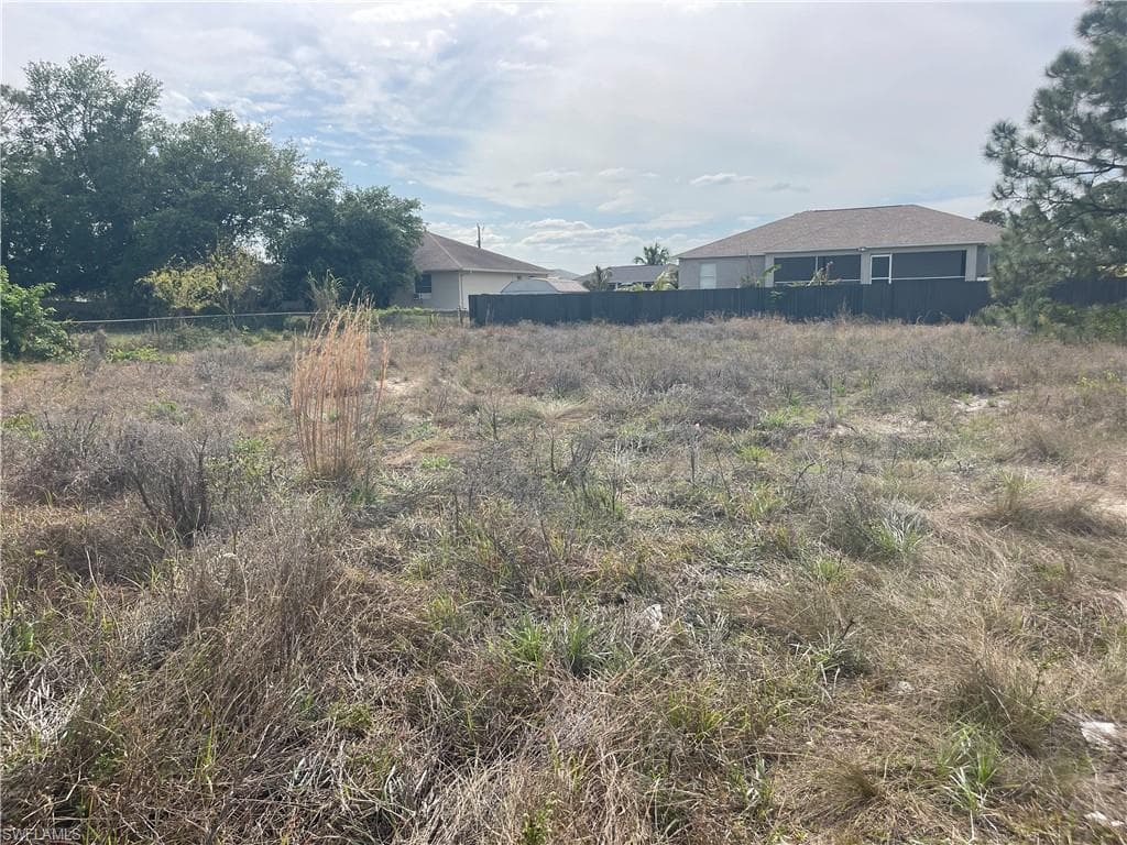 909 Sara AVE N LEHIGH ACRES, FL 33971