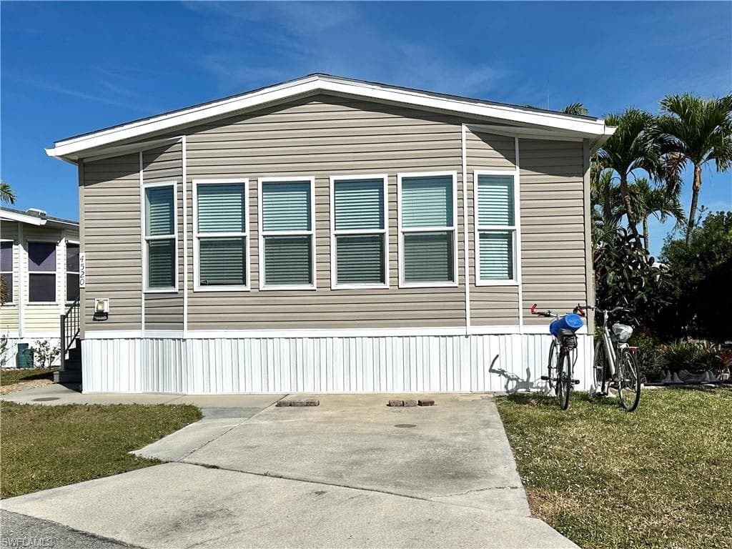 4520 Split Log LN E ESTERO, FL 33928