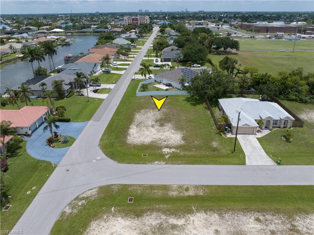 401 SE 13th CT CAPE CORAL, FL 33990