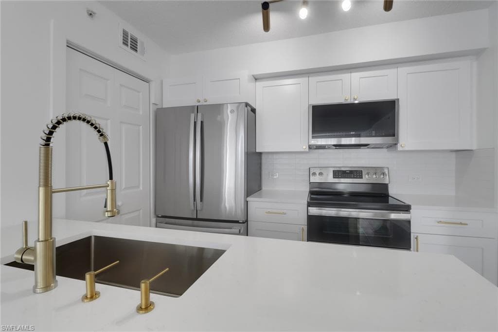 8940 COLONNADES CT E 721 BONITA SPRINGS, FL 34135
