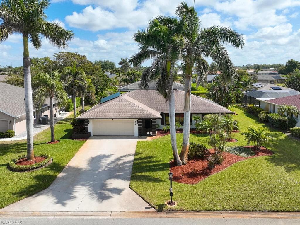 213 Bay Meadows DR NAPLES, FL 34113