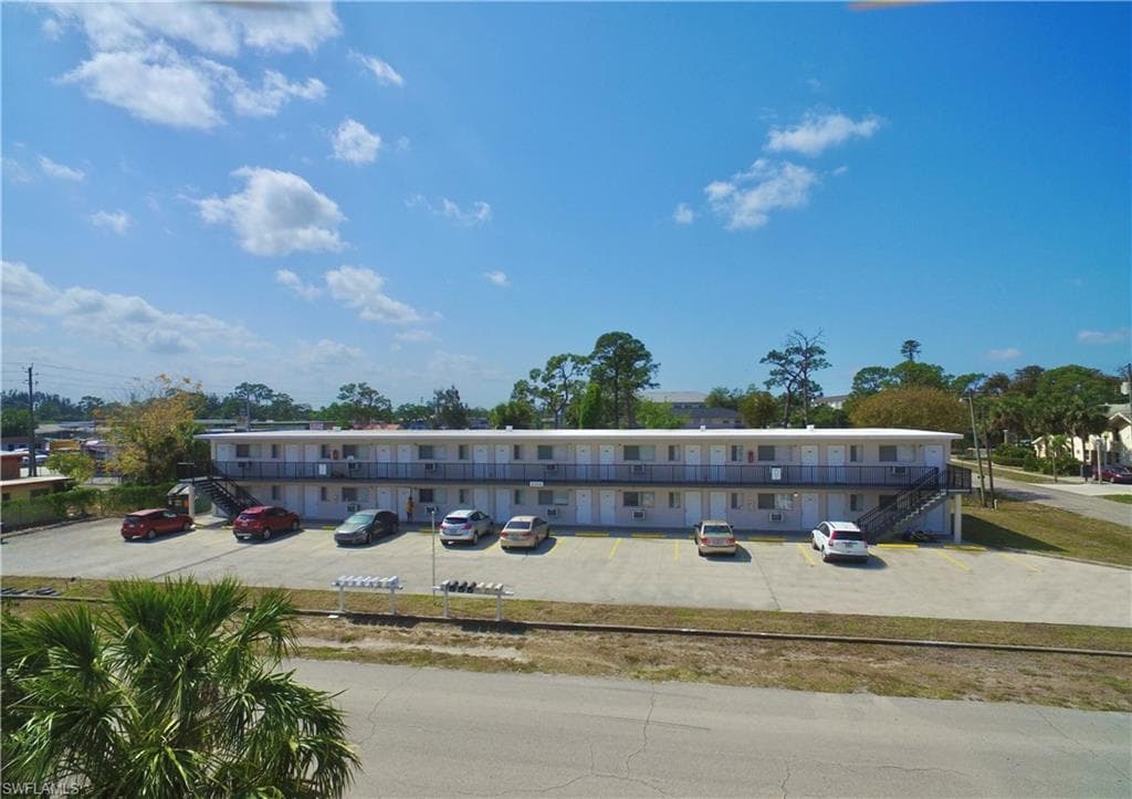 2452 Stella ST FORT MYERS, FL 33901